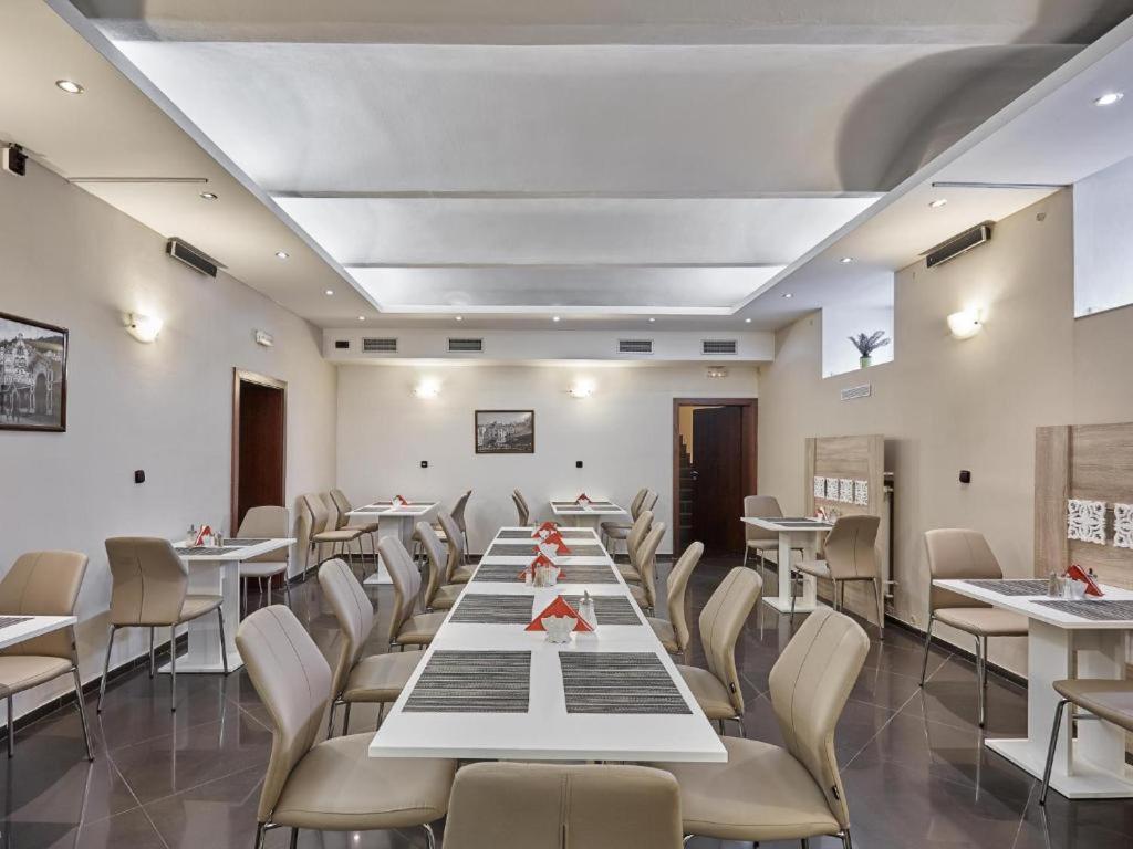 Hotel Adria Κάρλοβι Βάρι Εξωτερικό φωτογραφία