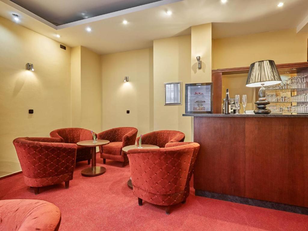 Hotel Adria Κάρλοβι Βάρι Εξωτερικό φωτογραφία