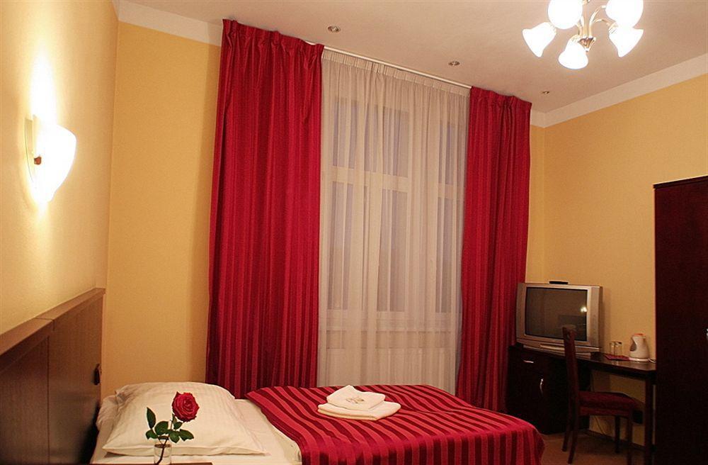 Hotel Adria Κάρλοβι Βάρι Εξωτερικό φωτογραφία