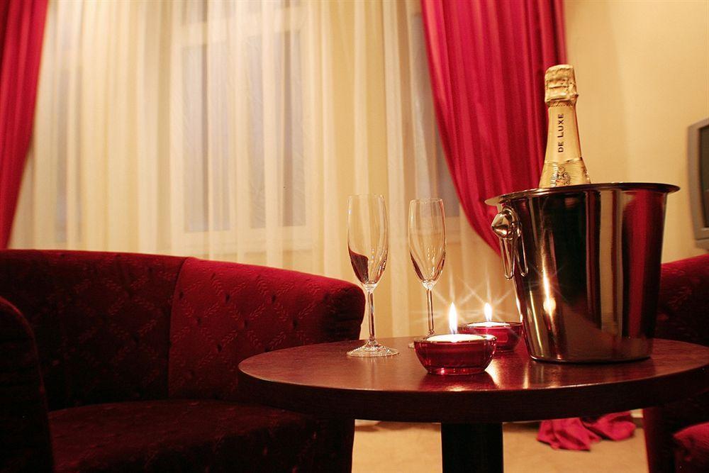 Hotel Adria Κάρλοβι Βάρι Εξωτερικό φωτογραφία