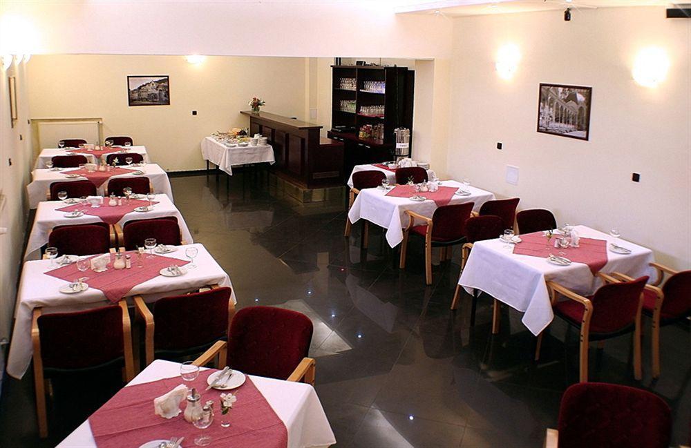 Hotel Adria Κάρλοβι Βάρι Εξωτερικό φωτογραφία