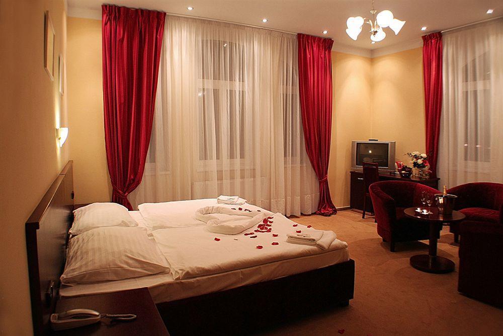 Hotel Adria Κάρλοβι Βάρι Εξωτερικό φωτογραφία