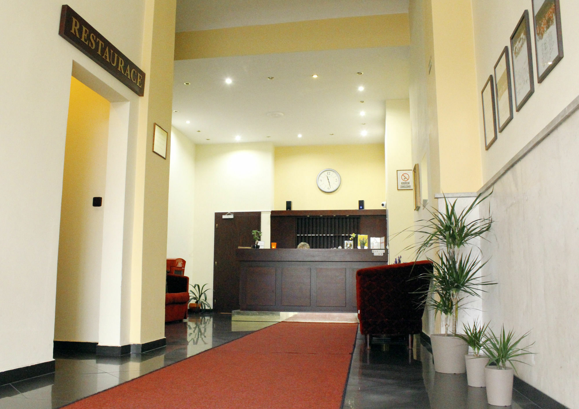 Hotel Adria Κάρλοβι Βάρι Εξωτερικό φωτογραφία