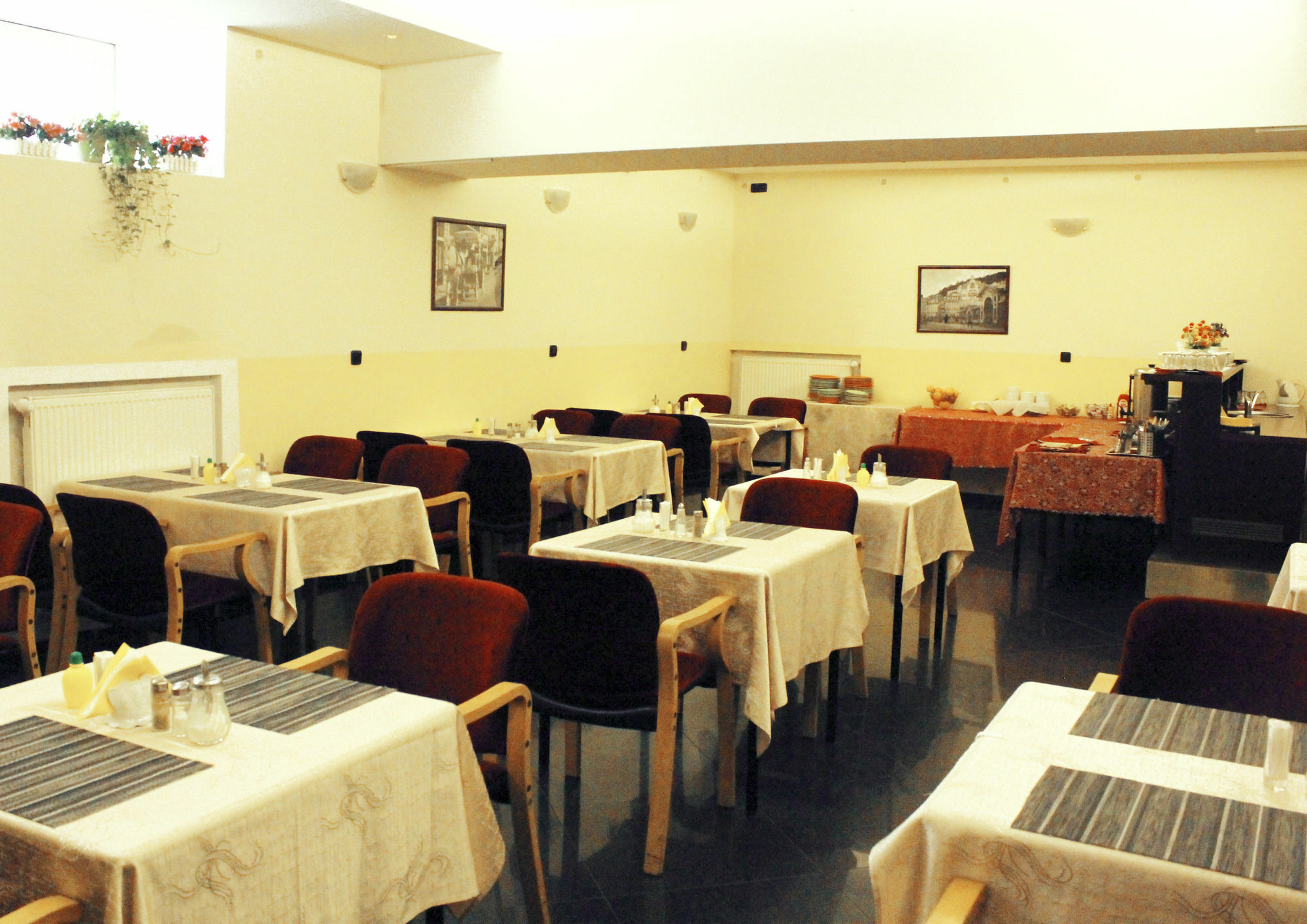 Hotel Adria Κάρλοβι Βάρι Εξωτερικό φωτογραφία