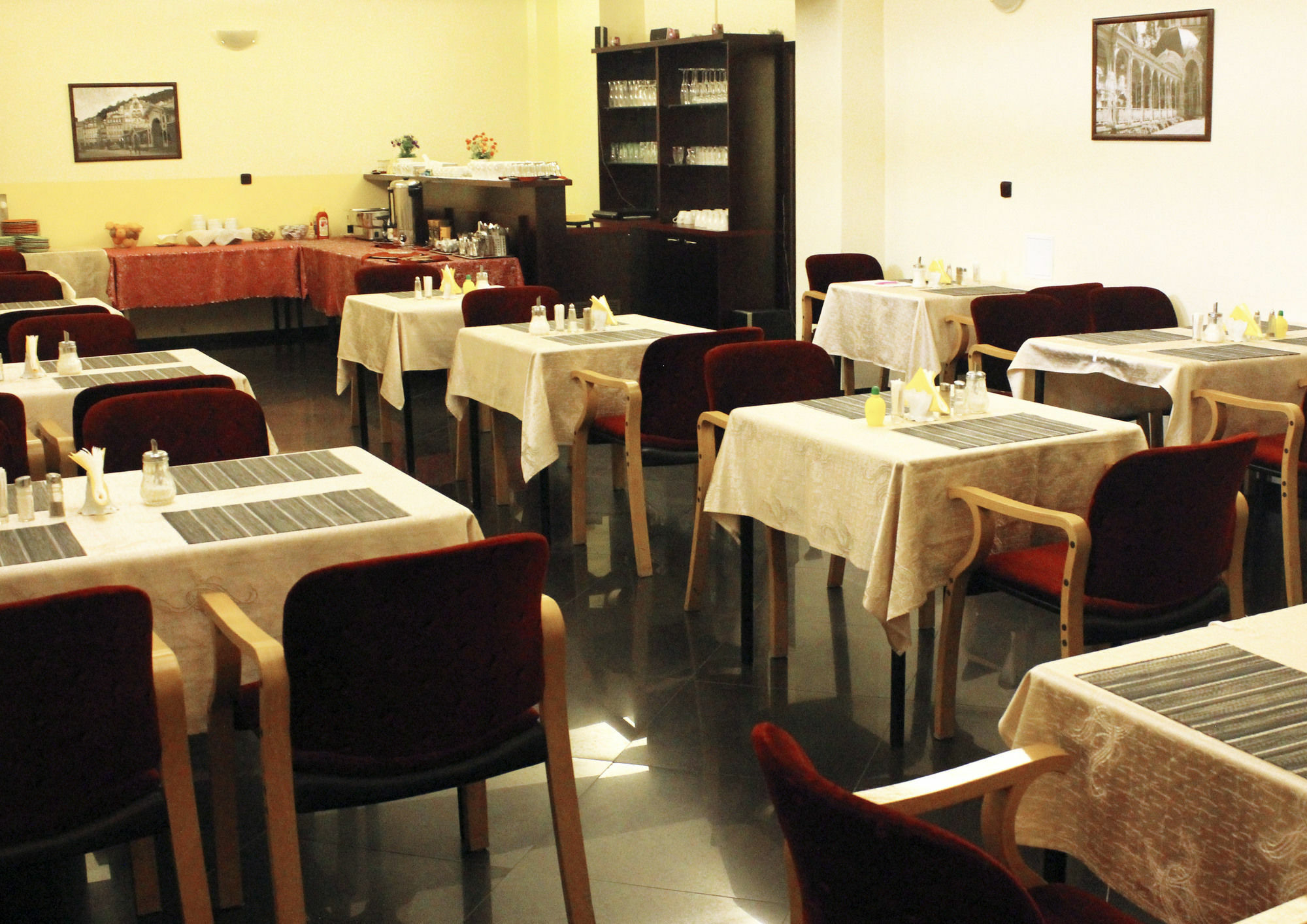 Hotel Adria Κάρλοβι Βάρι Εξωτερικό φωτογραφία
